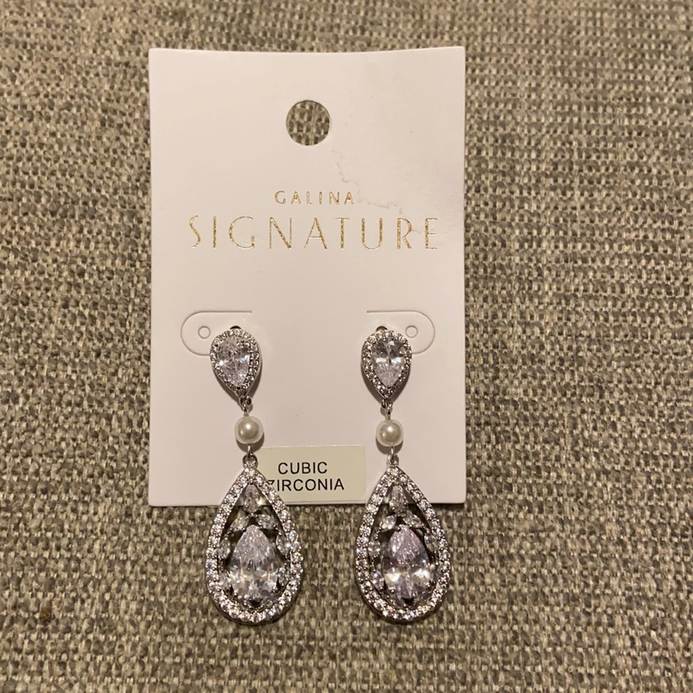 Dangling earrings
